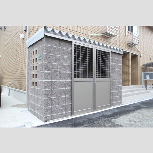 現地周辺 (ゴミ置場)