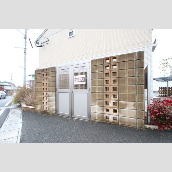 現地周辺 (ゴミ置場)