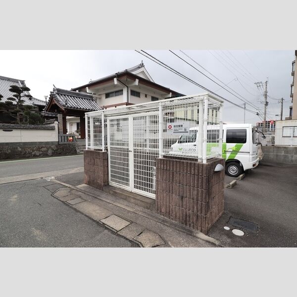 現地周辺 (ゴミ置場)