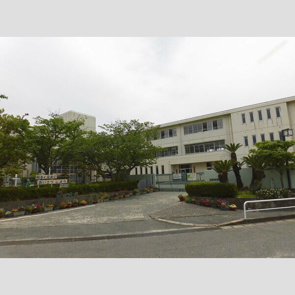現地周辺 (福間市立神興東小学校 343m)