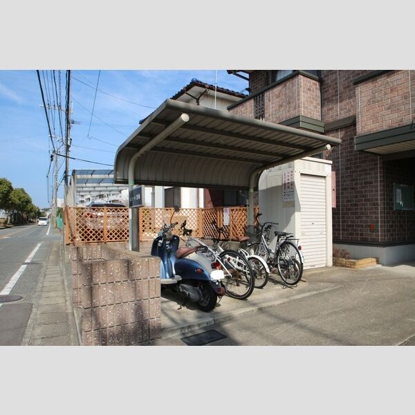 現地周辺 (駐輪場)