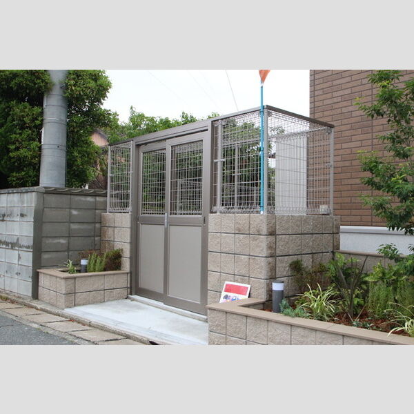 現地周辺 (ゴミ置場)