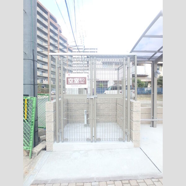 現地周辺 (ゴミ置場)