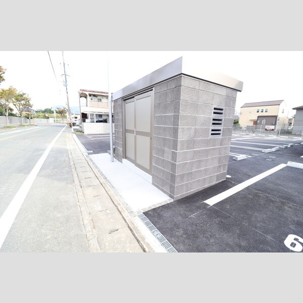 現地周辺 (ゴミ置き場)
