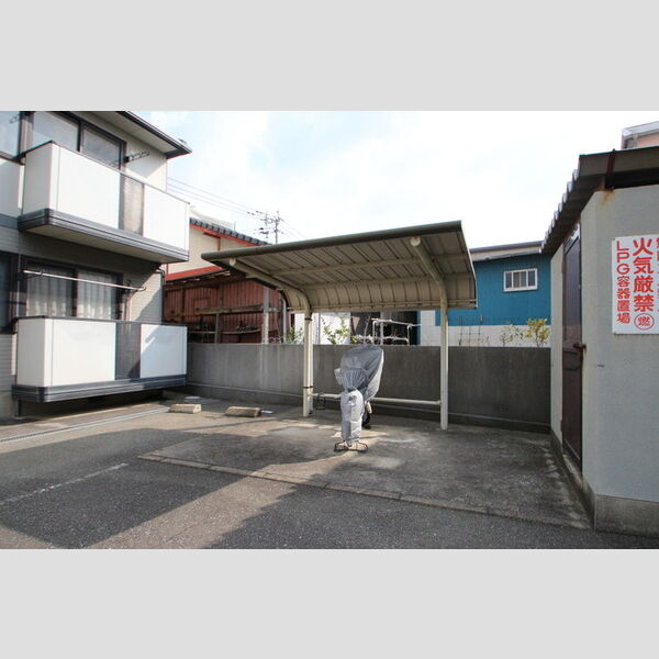 現地周辺 (駐輪場)