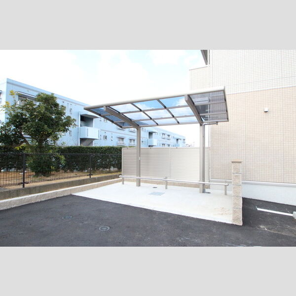 現地周辺 (駐輪場)