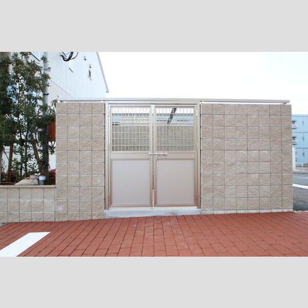 現地周辺 (ゴミ置場)