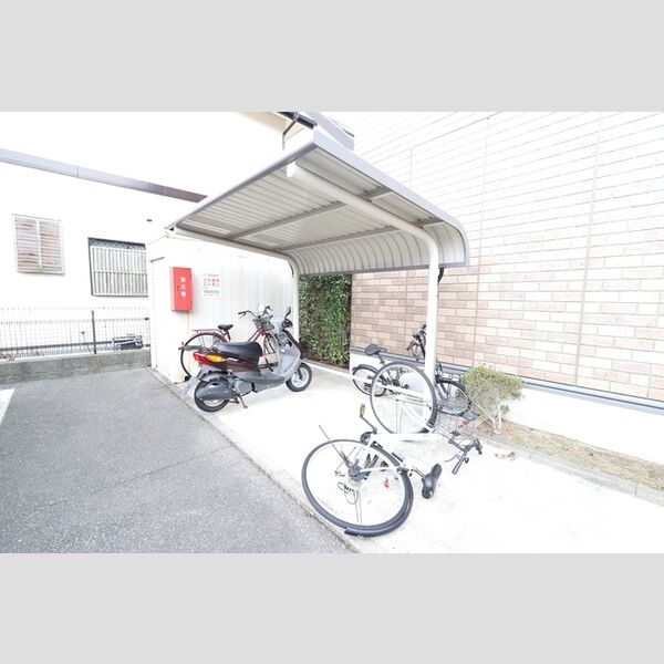 現地周辺 (駐輪場)