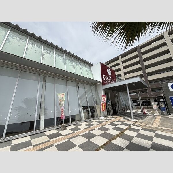 現地周辺 (フードウェイ 新飯塚店(730m))