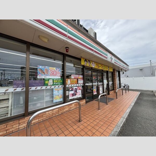 現地周辺 (セブンイレブン 飯塚市役所前店(340m))