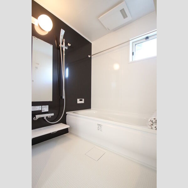 バス (一坪風呂/追い焚き給湯・浴室換気乾燥機)