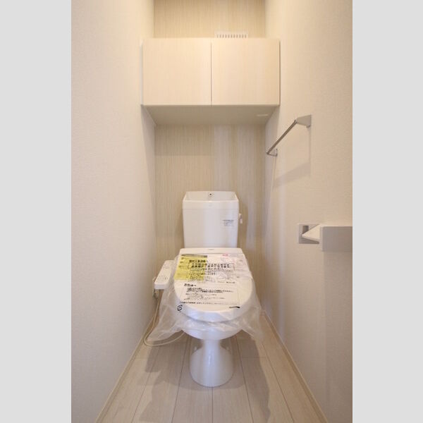 トイレ (温水洗浄暖房便座)