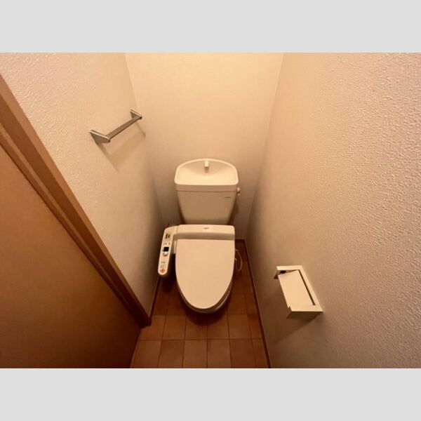 トイレ (トイレ)