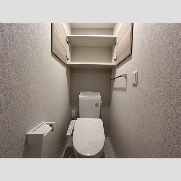 トイレ (トイレ)