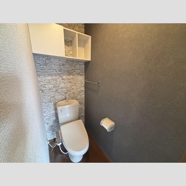 トイレ (トイレ)