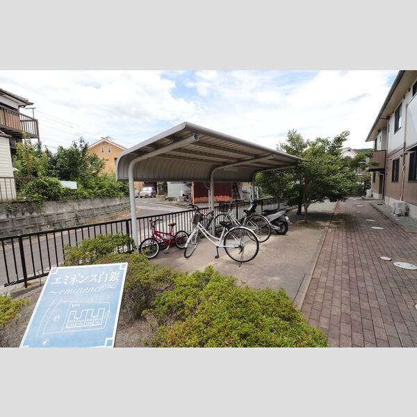 現地周辺 (駐輪場)