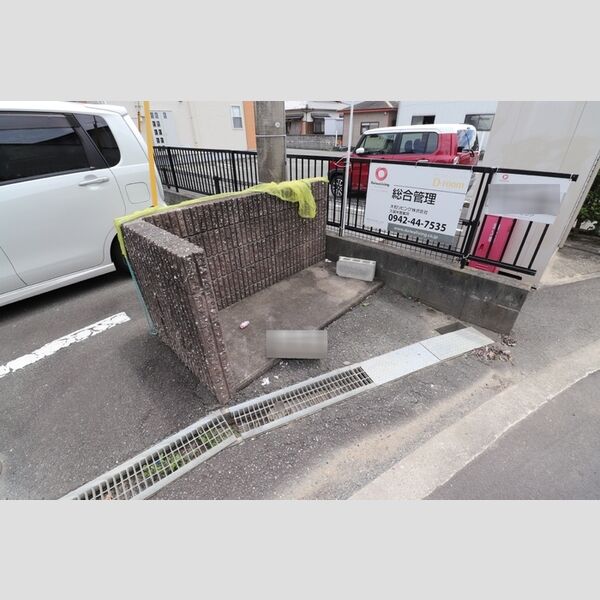 現地周辺 (ゴミ置き場)