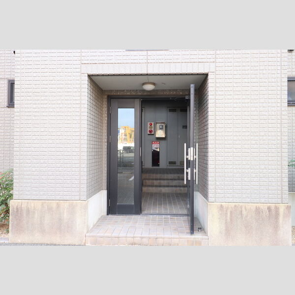 エントランス (エントランス)