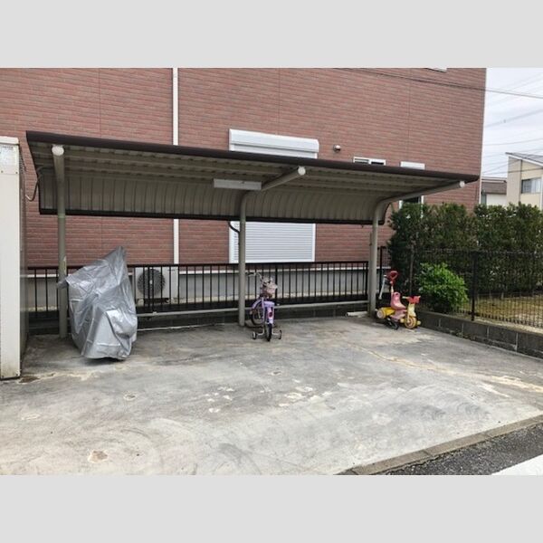 現地周辺 (駐輪場)