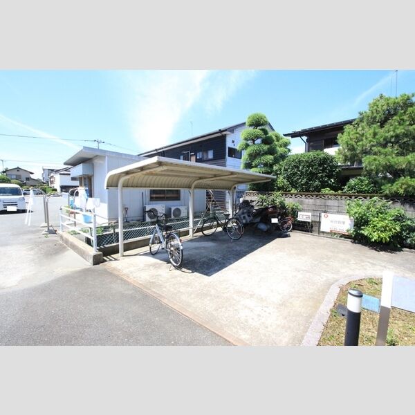 現地周辺 (駐輪場)