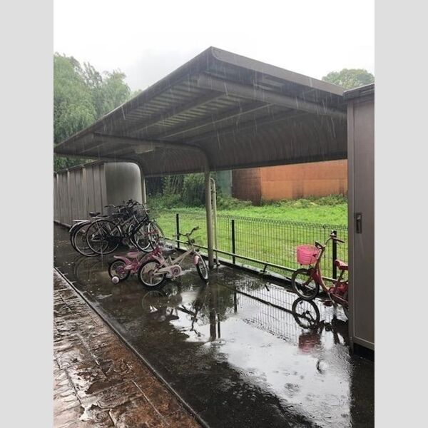 現地周辺 (駐輪場)