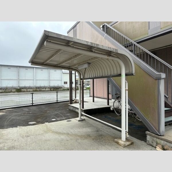 現地周辺 (駐輪場)