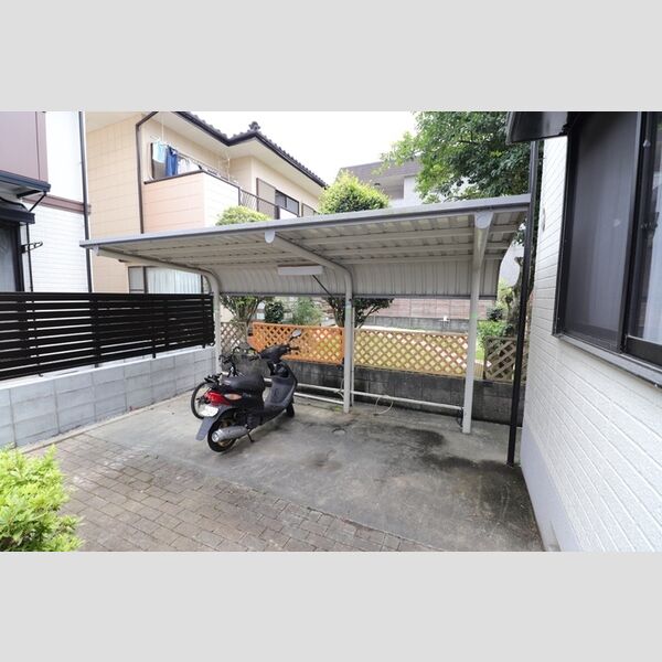 現地周辺 (駐輪場)