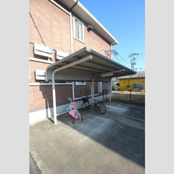 現地周辺 (駐輪場)