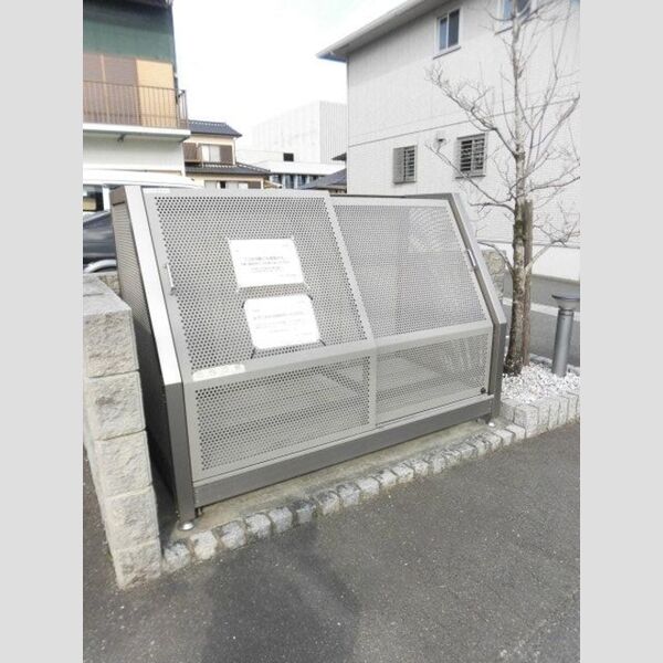 現地周辺 (ゴミ置き場)