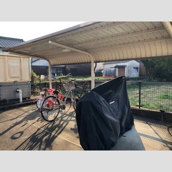 現地周辺 (駐輪場)