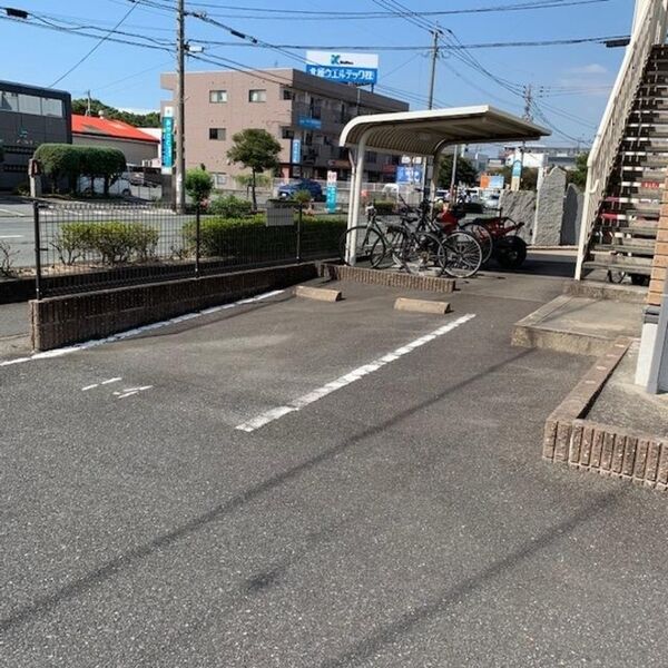 現地周辺 (駐輪場)