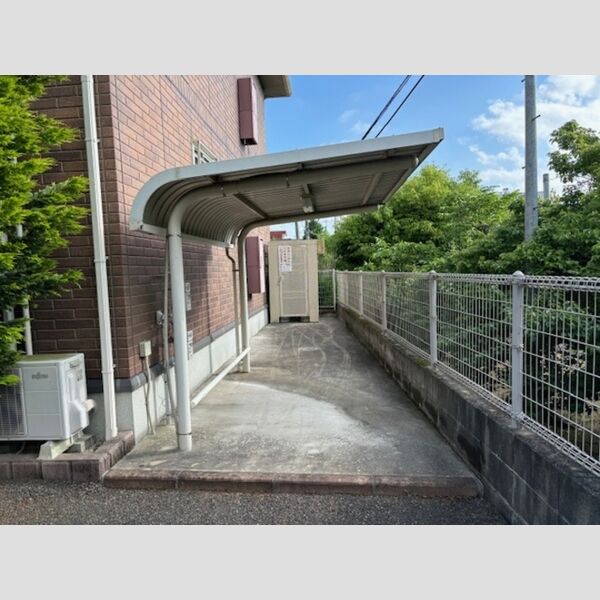 現地周辺 (駐輪場)