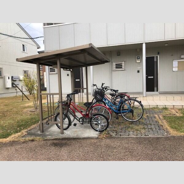 現地周辺 (駐輪場)
