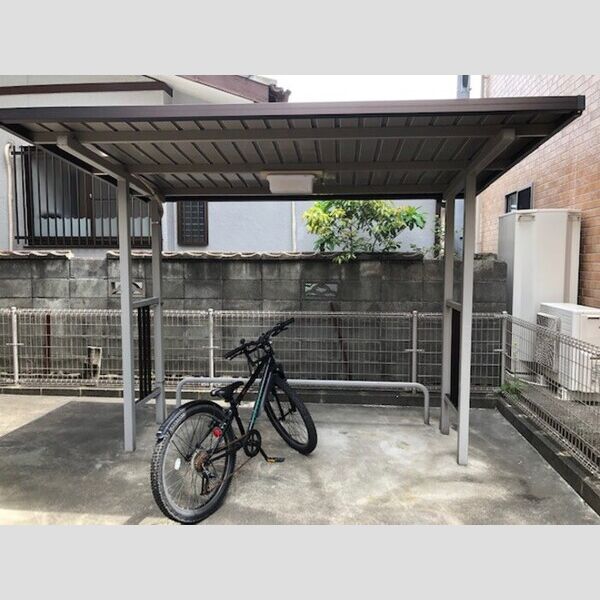 現地周辺 (駐輪場)