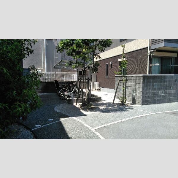 現地周辺 (駐輪場)