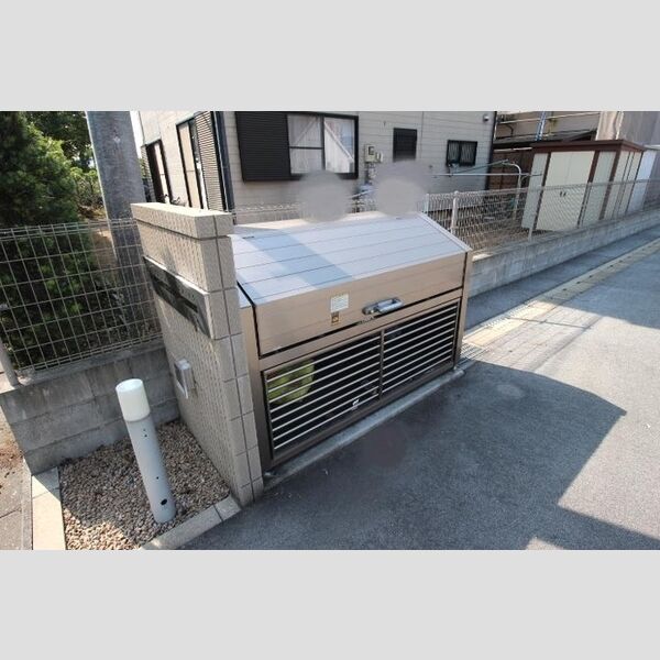 現地周辺 (ゴミ置き場)