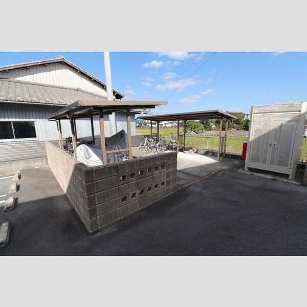 現地周辺 (駐輪場)