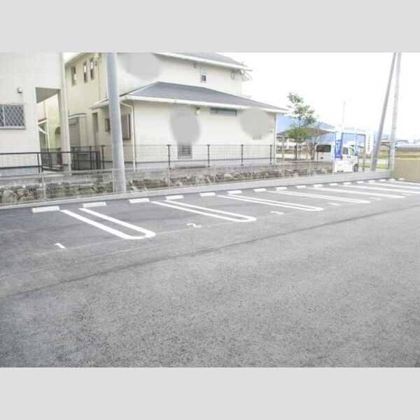 駐車場 ((202)駐車場)
