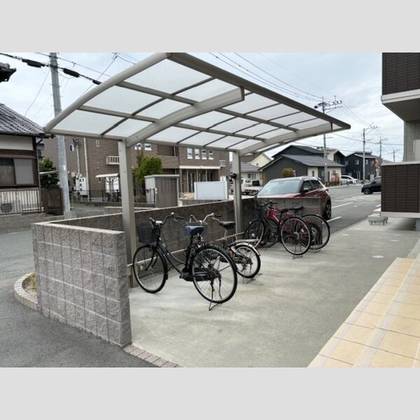 現地周辺 (駐輪場)