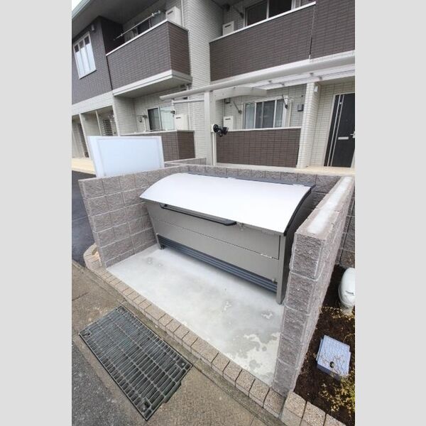 現地周辺 (ゴミストッカー)