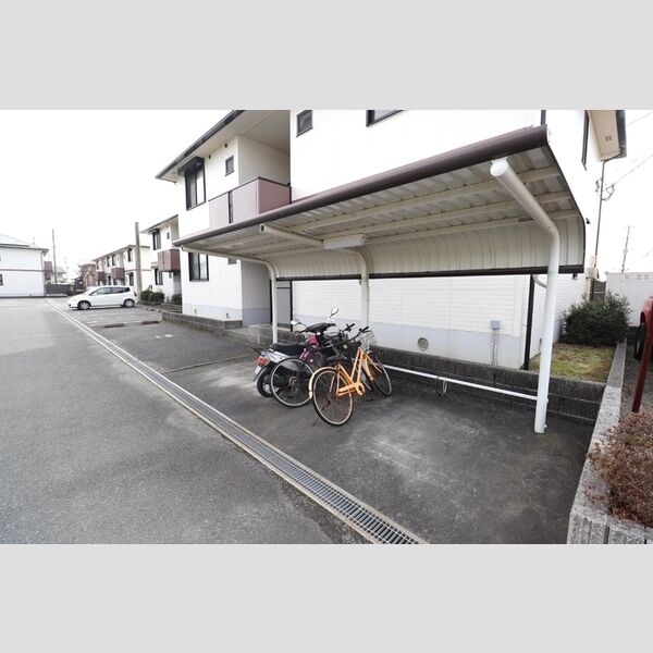 現地周辺 (駐輪場)