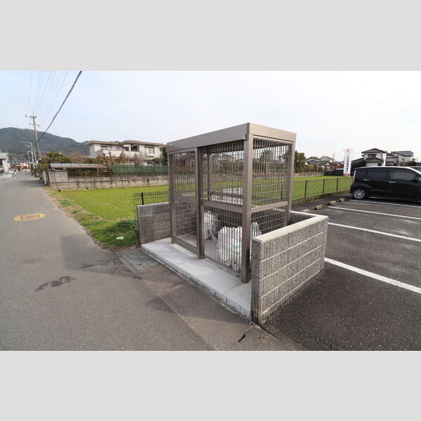 現地周辺 (ゴミ置き場)