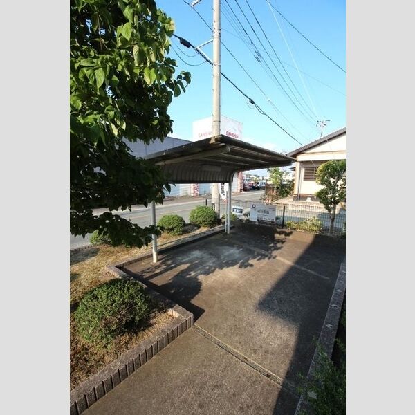 現地周辺 (駐輪場)