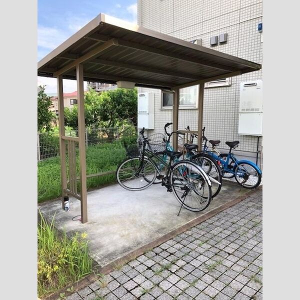 現地周辺 (駐輪場)