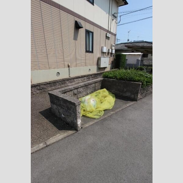 現地周辺 (ゴミ置き場)