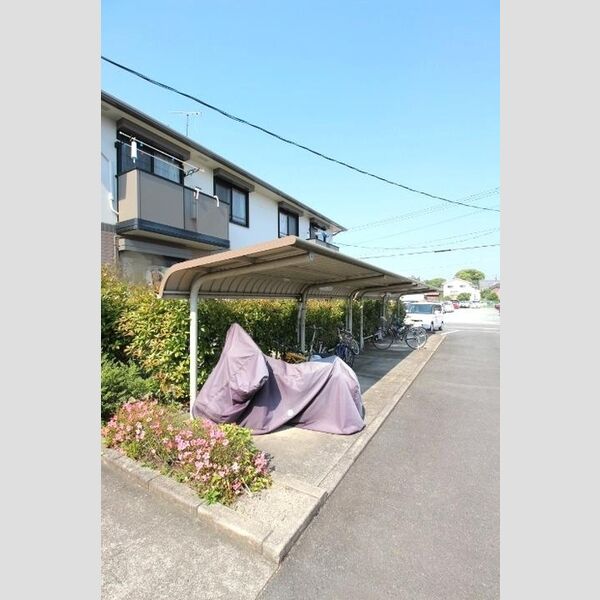 現地周辺 (駐輪場)