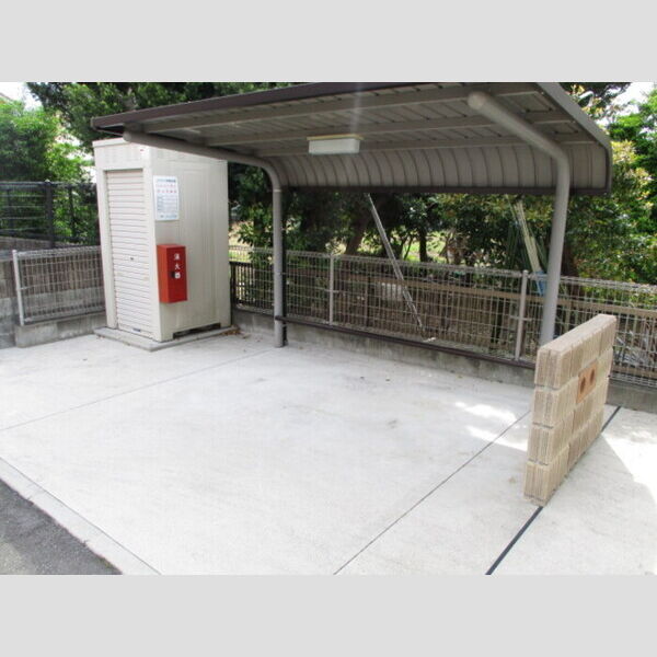 現地周辺 (駐輪場)