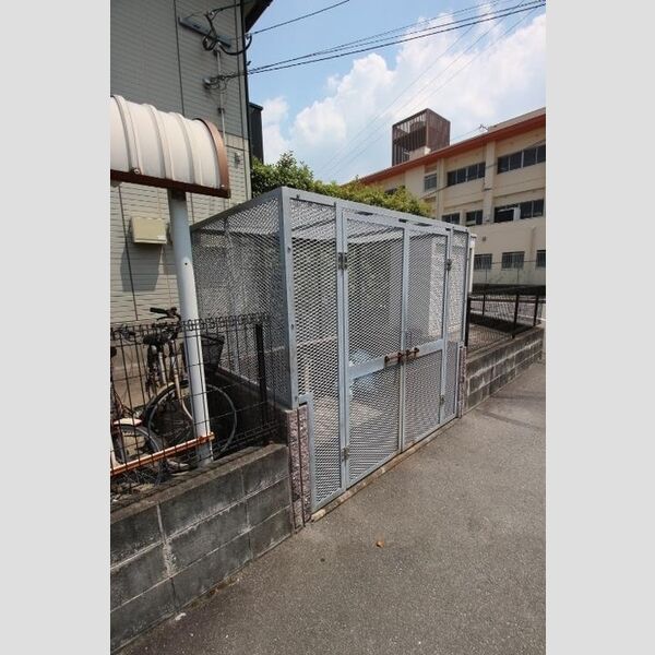 現地周辺 (ゴミ置き場)