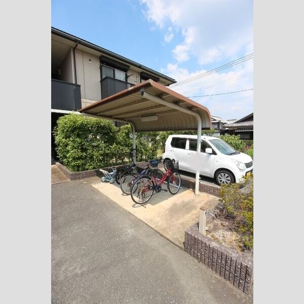 現地周辺 (駐輪場)