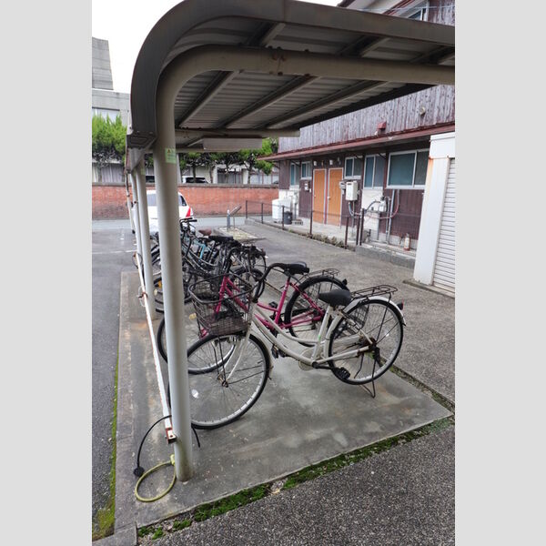 現地周辺 (駐輪場)